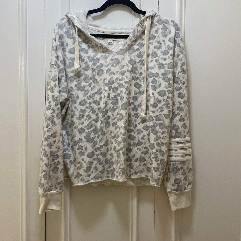 Vintage Havana snow leopard v neck hoodie